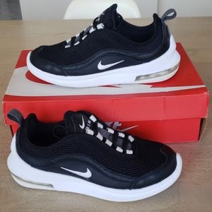 Womens Nike Air Max Estrea - sz 7